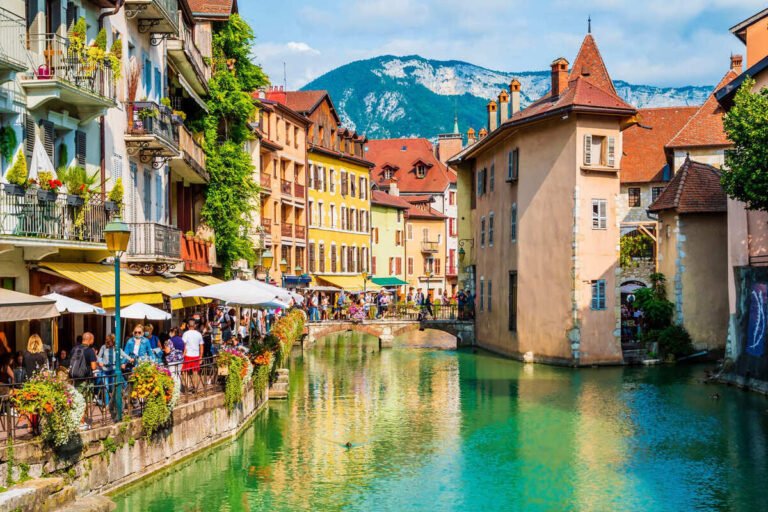 This Gorgeous Canal City Known As The Venice Of France Is Europe’s Most Underrated Fall Destination